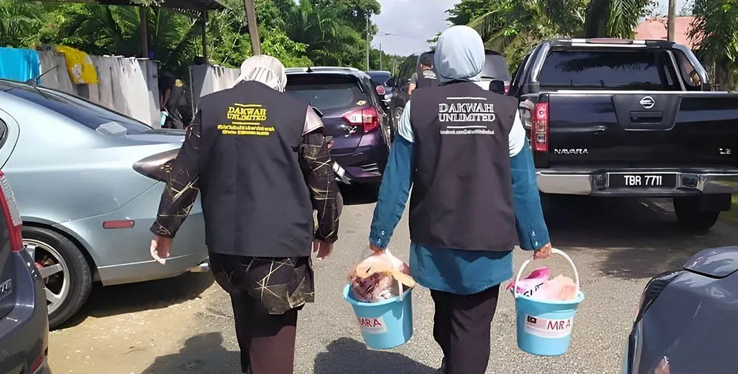 Agihan Kelengkapan Kebersihan Pasca Banjir Kemaman — gambar 4