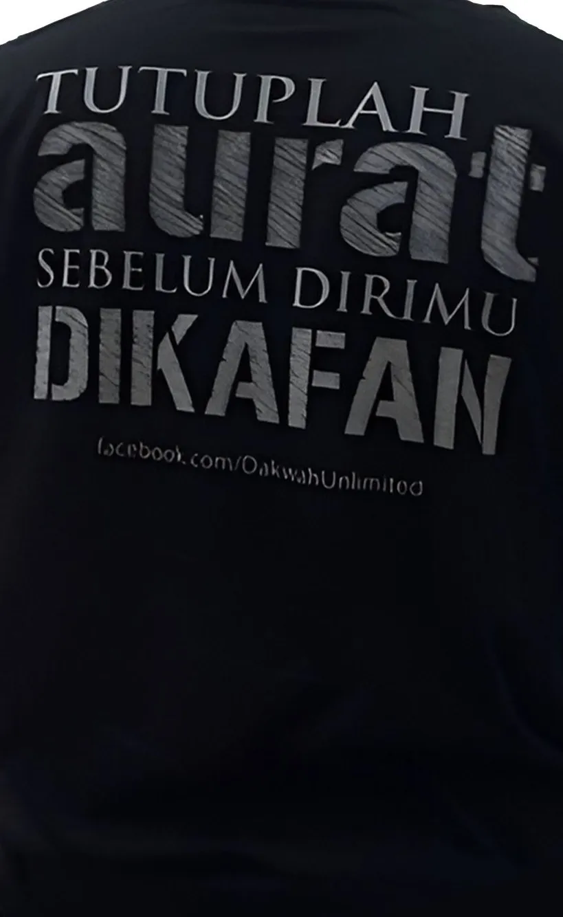 Belakang T-Shirt Dakwah bertulis “Tutuplah aurat sebelum dirimu dikafan”
